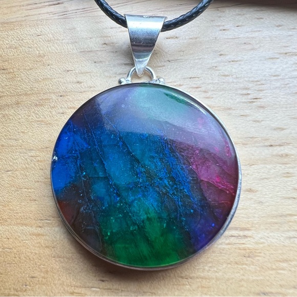 New Color Enhanced Labradorite Round Silver Overlay Pendant Necklace with Cord - Picture 4 of 9